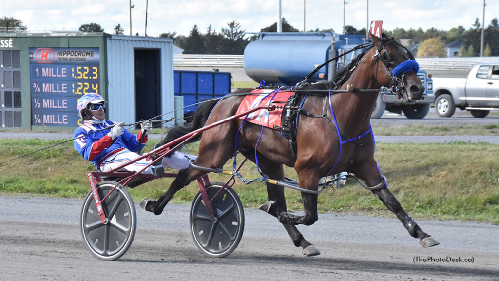 Cadillac Bayama winning at Hippodrome 3R