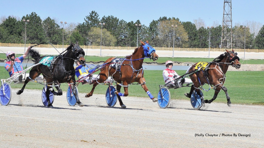 Racing action at Hiawatha Horse Park