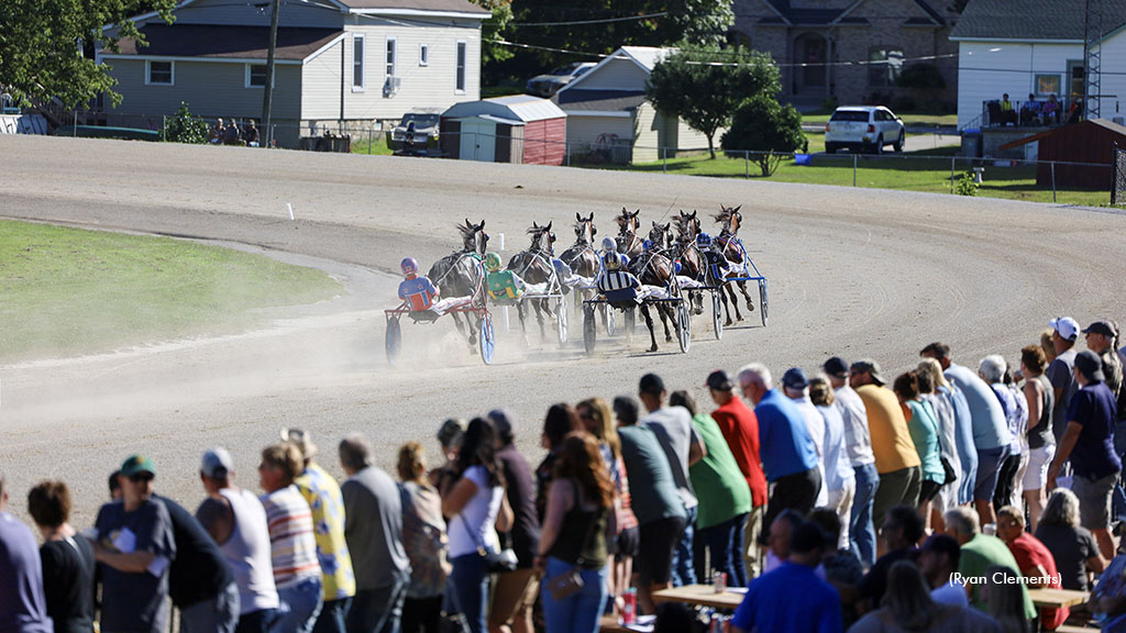 Harness racing at Clinton Raceway