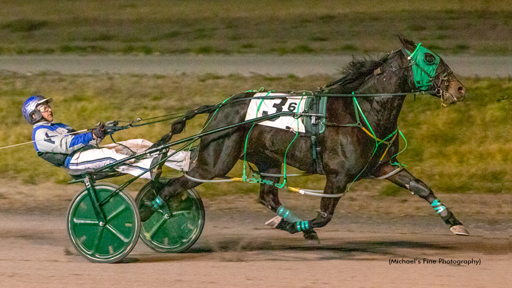 Miss Itunes winning at Fraser Downs