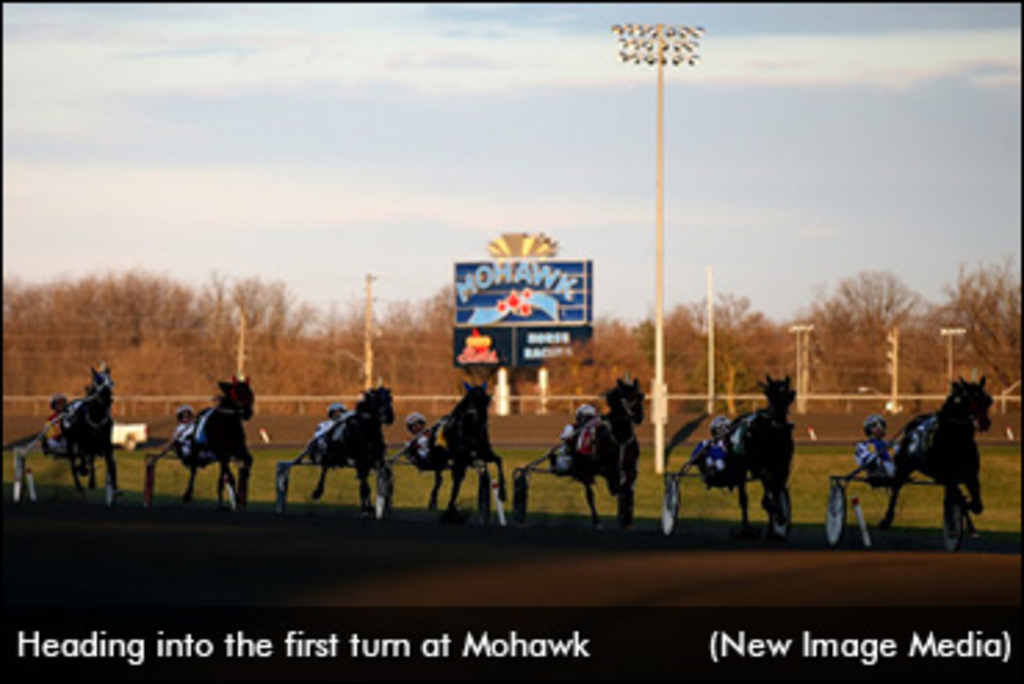 racing-action-mohawk-first-turn-370.jpg