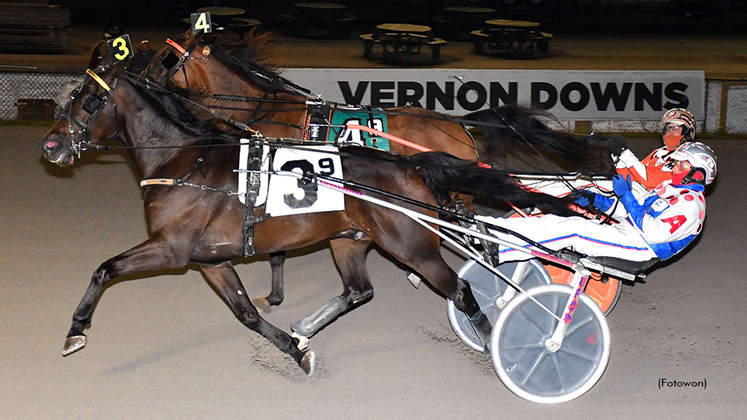 Bourbon Express winning at Vernon Downs