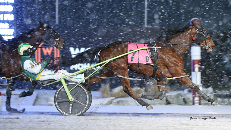 Uhtred winning at Woodbine Mohawk Park on New Year's Day 2022